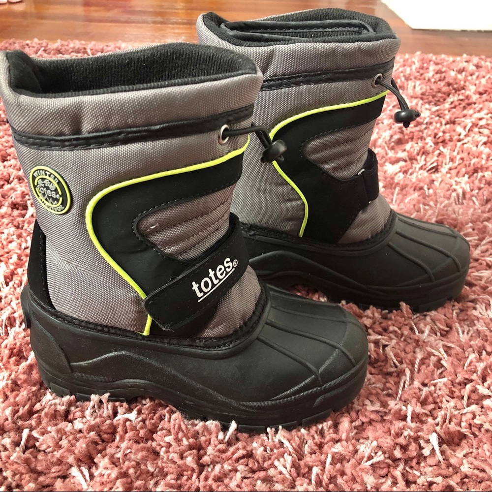 Snow boots (worn once)